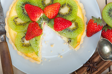 Image showing kiwi and strawberry pie tart 