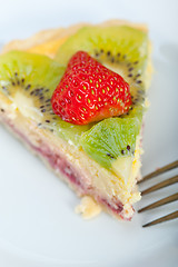 Image showing kiwi and strawberry pie tart 