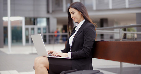 Image showing Business woman alone with laptop on bench