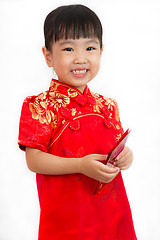 Image showing Chinese little girl holding red envelope