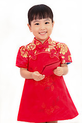 Image showing Chinese little girl holding red envelope