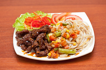 Image showing chinese noodles with roasted meat and vegetables