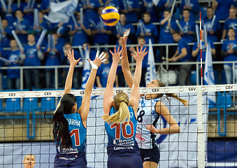 Image showing E. Kosyanenko (10) and E. Lubushkina (11) defend