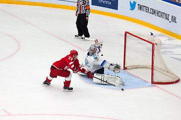 Image showing D. Shitikov (23) vs A. Ivanov (28)