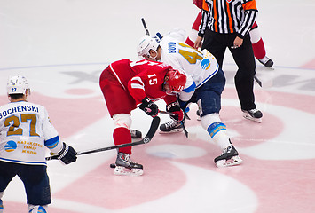 Image showing D. Boyd (41) vs R. Horak (15) on faceoff