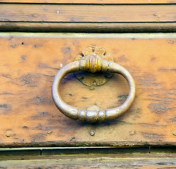 Image showing  varese abstract  rusty brass brown knocker closed wood  venegon