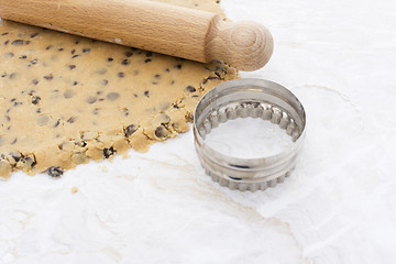 Image showing Cookie cutter with cookie dough and rolling pin