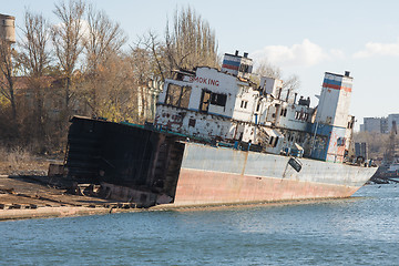 Image showing Recycling and dismantling of the ship on the river bank