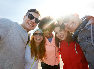 Image showing smiling friends taking selfie