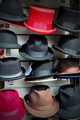 Image showing in london old red hat and black  the  fashion shop