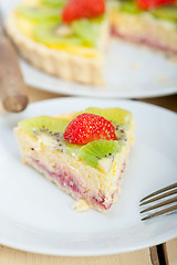 Image showing kiwi and strawberry pie tart 