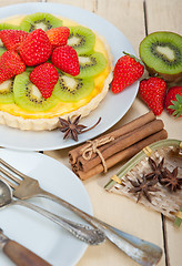 Image showing kiwi and strawberry pie tart 