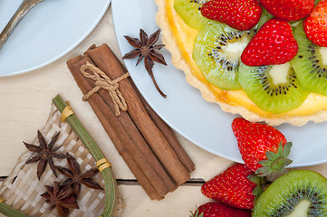 Image showing kiwi and strawberry pie tart 