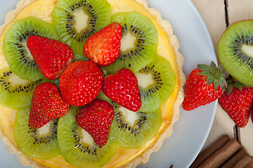 Image showing kiwi and strawberry pie tart 