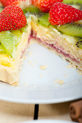 Image showing kiwi and strawberry pie tart 