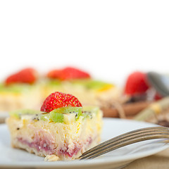 Image showing kiwi and strawberry pie tart 