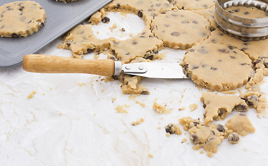 Image showing Cutting cookie dough and lifting with a palette knife