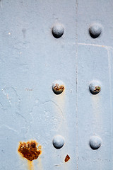 Image showing blue   handle in london antique  brass nail and light