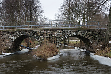 Image showing old stonebridge over the cold water 