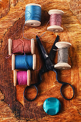 Image showing Spools of sewing threads