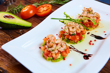 Image showing Salad with shrimps, tomato and avocado.