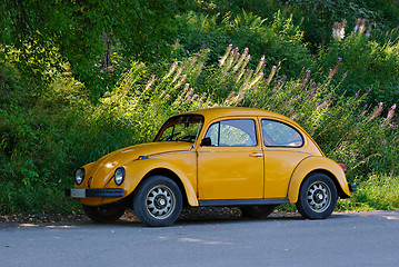 Image showing The yellow car.