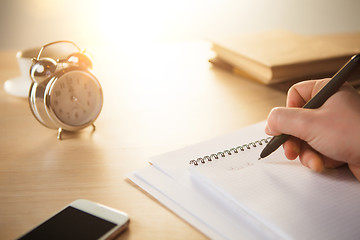 Image showing The male hand with a pen