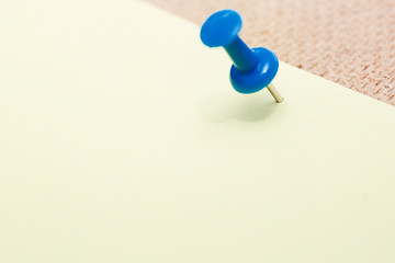 Image showing Adhesive note and blue pushpin