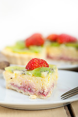 Image showing kiwi and strawberry pie tart 