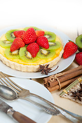 Image showing kiwi and strawberry pie tart 