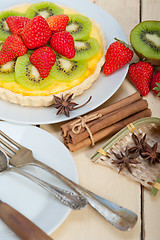 Image showing kiwi and strawberry pie tart 