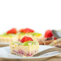 Image showing kiwi and strawberry pie tart 