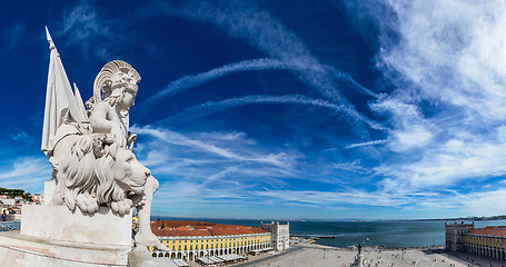 Image showing Triumphal arch in Lisbon