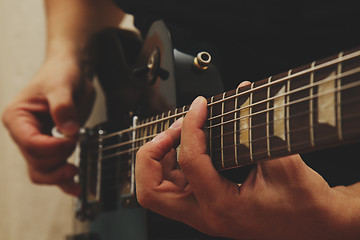 Image showing Man playing on guitar