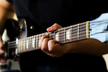 Image showing Man playing on guitar