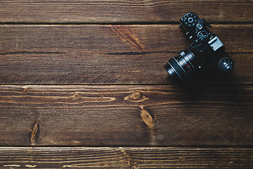 Image showing Old camera on wooden table