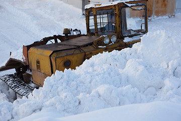 Image showing Tractor with scraper removes snow