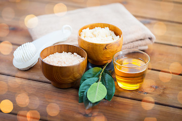 Image showing close up of himalayan pink salt and bath stuff