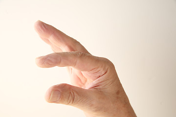 Image showing Fingers show a size measurement