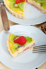 Image showing kiwi and strawberry pie tart 