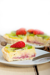 Image showing kiwi and strawberry pie tart 