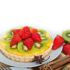 Image showing kiwi and strawberry pie tart 