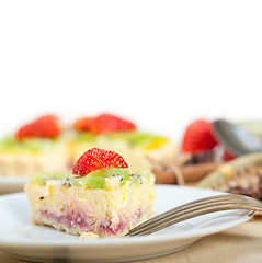 Image showing kiwi and strawberry pie tart 