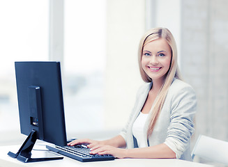 Image showing businesswoman with computer