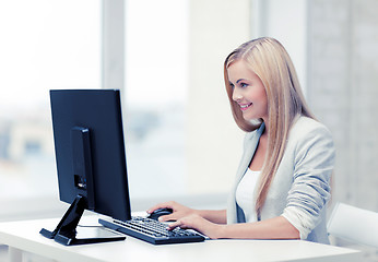 Image showing businesswoman with computer