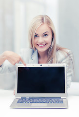 Image showing businesswoman with laptop computer