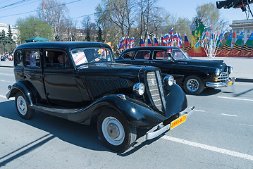 Image showing Soviet luxury retro cars on parade. Tyumen. Russia