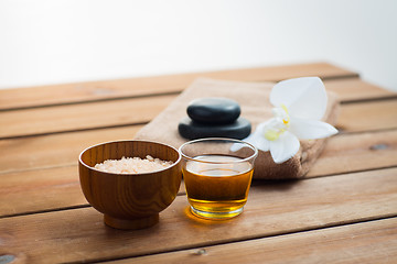 Image showing close up of pink salt with honey and bath stuff