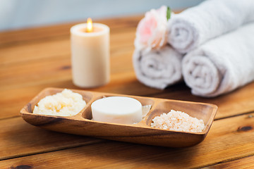 Image showing close up of soap, himalayan salt and scrub in bowl