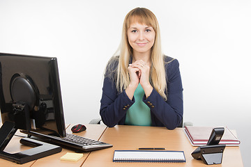 Image showing Beautiful business woman at the desk
